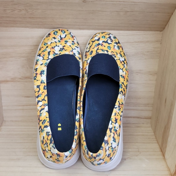 Lands End Womens Yellow Flower Print Slip On Shoes - Picture 7 of 9